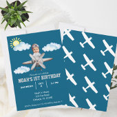少年パイロット、飛行機 & 雲、写真 ファースト バースデー 招待状