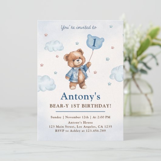 少年ブルーのテディベア風船 初誕生日 招待状 (スタンド正面)