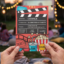 少年向けの赤い映画の夜の誕生日パーティー