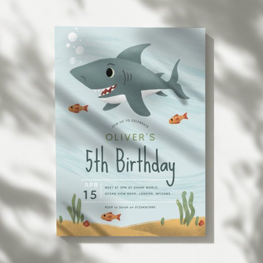 少年向け かわいいサメ 海の底の海 5歳の誕生日 招待状