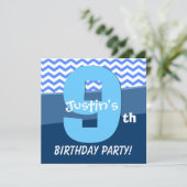 少年V06H2用9歳の誕生日ブルーパターン 招待状 (スタンド正面)