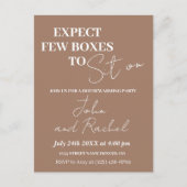 少数のボックスがおもしろい引っ越し祝いパーティーパーティーに置かれることを期待する ポストカード (正面)