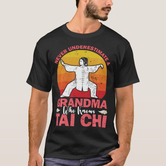 少林寺 太極拳を知っているおばあちゃんを侮るな Tシャツ (正面)