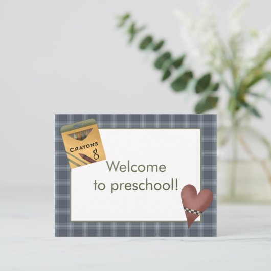 就学前の郵便はがきへのクレヨンそしてハートの歓迎 ポストカード (スタンド正面)
