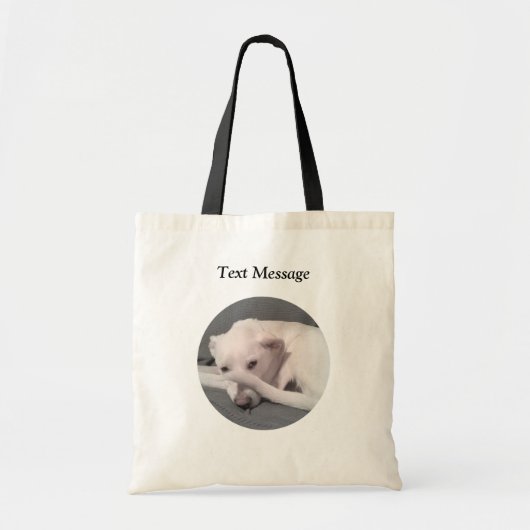 尻尾に隠れているかわいいシャイな白犬の写真 トートバッグ (正面)