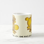 尻尾を振るう冒険が待ち受ける コーヒーマグカップ (中央)