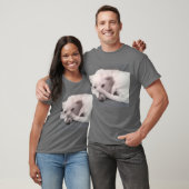 尻尾を隠した白犬の顔 Tシャツ (ユニセックス)