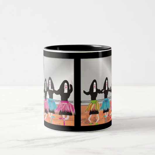 尼僧のバレリーナのギフト ツートーンマグカップ (中央)