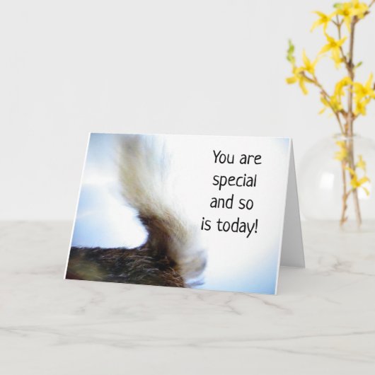 尾を振るイベント*新しい子犬* カード (黄色い花)