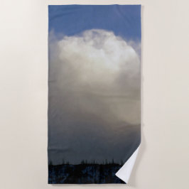 尾根の上の雲 ビーチタオル
