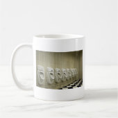 尿瓶の列の化粧室のインテリア コーヒーマグカップ (左)