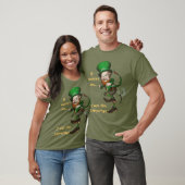 屁をする小妖精のおもしろいなアイルランドのティー Tシャツ (ユニセックス)