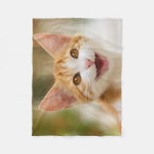 居心地のよい微笑の子ネコのおもしろいな猫の鳴き声 フリースブランケット (正面)