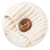 居心地の良いケーブルニットのセーターのボタン素朴な茶色のクリーム セラミックノブ (正面)