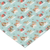 居心地の良いスカーフ模様のクリスマスドッグ テーブルクロス (アングル)