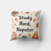 居心地の良いバックツースクール枕 – 勉強懸命、昼寝ハーデ クッション (裏面)
