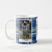 居心地の良いブルーとネイビープレイドフランネルファミリーフォト コーヒーマグカップ (左)