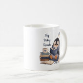 居心地の良いペンギンの読書カフェマグ コーヒーマグカップ (正面右)
