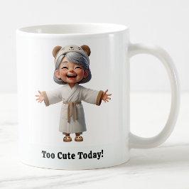 居心地の良いルームウェアを着た明るいシニア コーヒーマグカップ