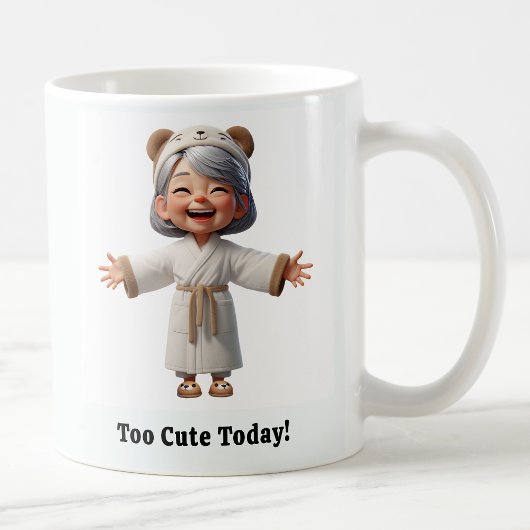 居心地の良いルームウェアを着た明るいシニア コーヒーマグカップ