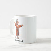 居心地の良いルームウェアを着た明るいシニア コーヒーマグカップ (正面左)