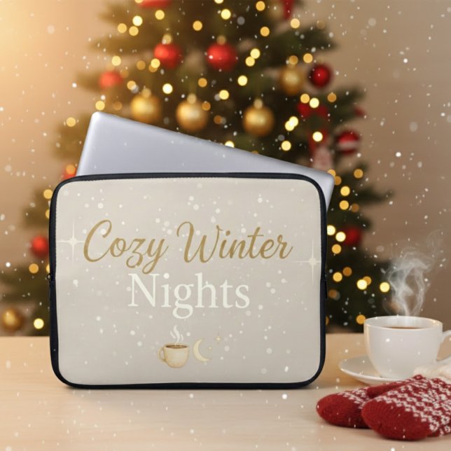 居心地の良い冬の夜：美しい水彩ノートパソコン スリ ラップトップスリーブ (クリエイターアップロード済み)