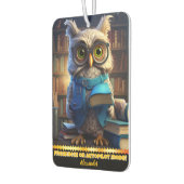 居心地の良い図書館で本に囲まれた賢いフクロウ カーエアーフレッシュナー (左)