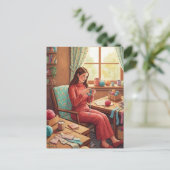 居心地の良い手芸部屋で編み物をする女性 ポストカード (スタンド正面)