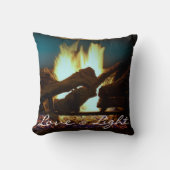 居心地の良い暖炉の火の明るいスクリプトグリーンクリスマス クッション (正面)