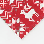 居心地の良い赤いクリスマスセーターインスパイアパターン フリースブランケット (角)