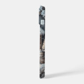 居心地の良い雪の家，ソファ，毛布，ギフト，雪だるま iPhone 15ケース (左側面)