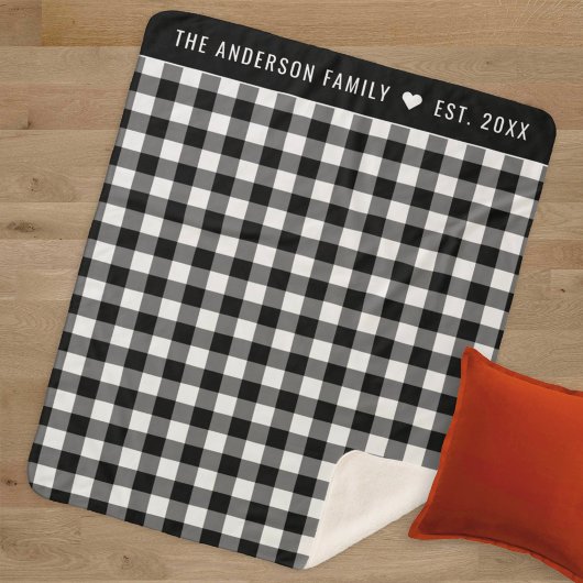 居心地の良い黒と白の水牛のプレイドファミリーモノグラム シェルパブランケット