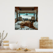 居心地の良いRVの内装で眠る犬 ポスター (キッチン)