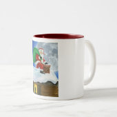 屋上でこそこそしているサンタクロース ツートーンマグカップ (正面右)