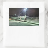 屋上の駐車場の夜 – HDR 長方形シール (バッグ)