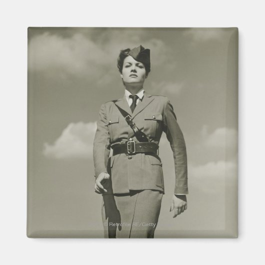 屋上を行進する軍隊の若い女性 マグネット (正面)