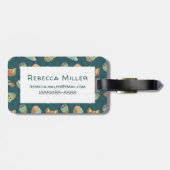 屋外のGeoのステップ|青いパターン ラゲッジタグ (裏面横)