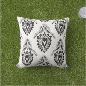 屋外アクセントピローブラック/ホワイトダマスク アウトドアクッション (芝生)