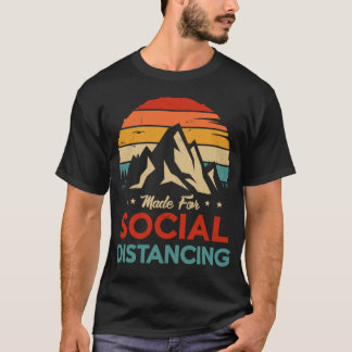 屋外キャンプやハイクを社会配給するために作られる Tシャツ