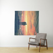 屋根の上に立ってcを見る若い夫婦 タペストリー (インサイチュ(横))