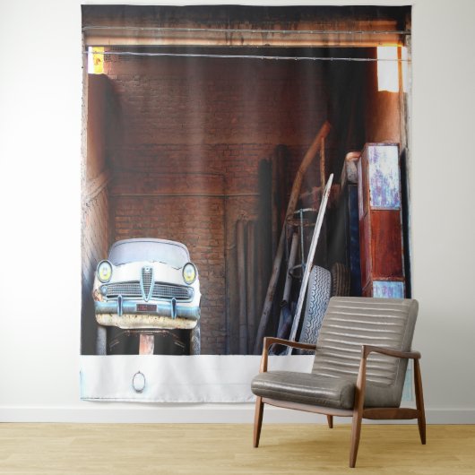屋根裏の車 タペストリー (インサイチュ)