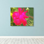 展開美しい:赤いバラとその芽 キャンバスプリント (インサイチュ (ウッドフロア))