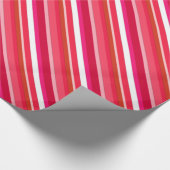 層にされたキャンデーは-赤、ピンクおよび白を縞で飾ります ラッピングペーパー (角)