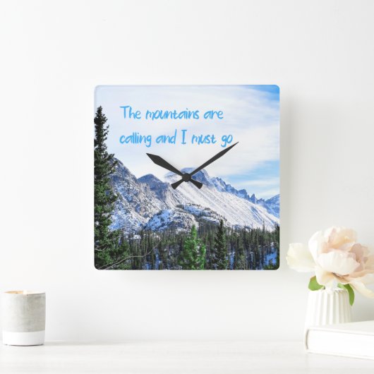 山々が呼びかけているので、私は行かなければならない スクエア壁時計 (ホーム)