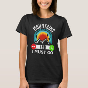 山々が呼び出している&私は電話Rをプンに行かなければならない Tシャツ