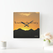 山々が呼び寄せていて私は行かなければならない。 スクエア壁時計 (ホーム)