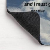 山々が呼び寄せていて私は行かなければならない。 マウスパッド (コーナー)