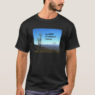 山々が呼び寄せていて行かねばならない。 Tシャツ