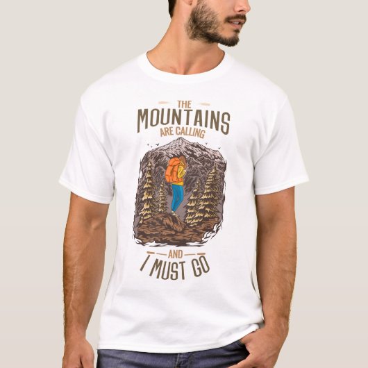 山々が呼び掛けてるからハイキングに行かなくちゃ Tシャツ (正面)
