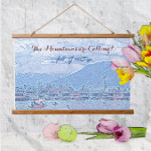 山々が鮮やかな青の湖とボートを呼んでいる 吊り下げ型タペストリー